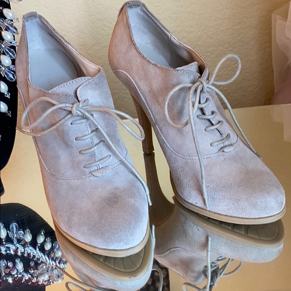 Chinese Laundry Shoes - Chinese Laundry Tan Suede Ankle Bootie so 10